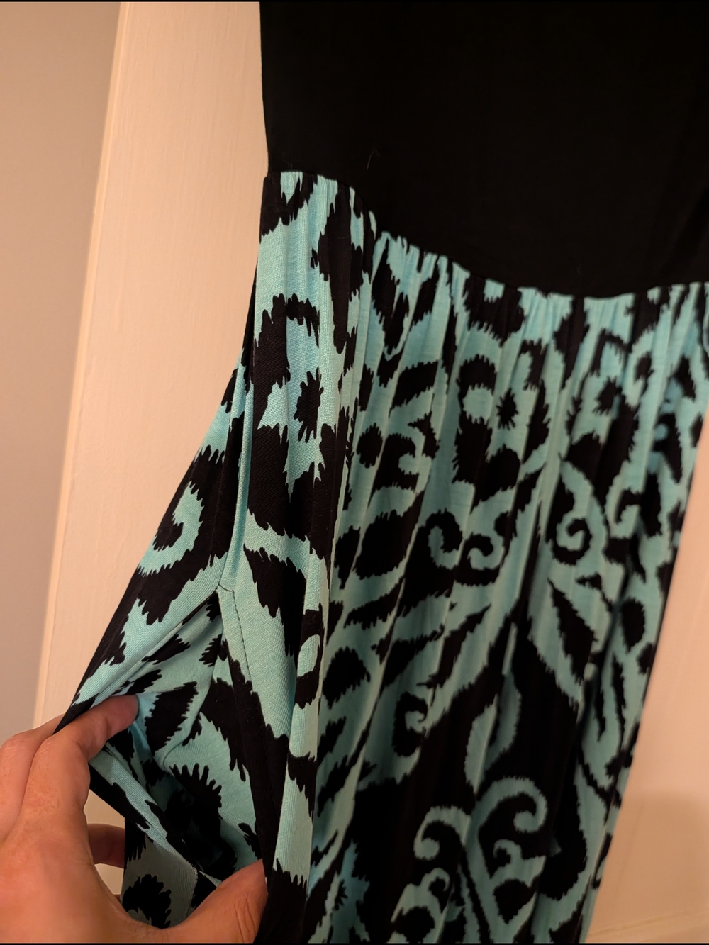 Maxi Dress w Aqua Patternered Design And hidden Pockets - Picture 4 of 6